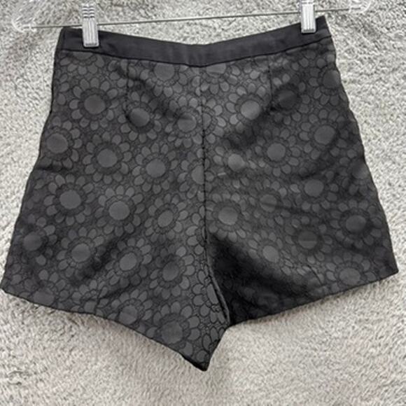 Stradivarius Women's Size 2 Black Short Shorts Flower Pattern Side Zip Summer - Picture 4 of 7
